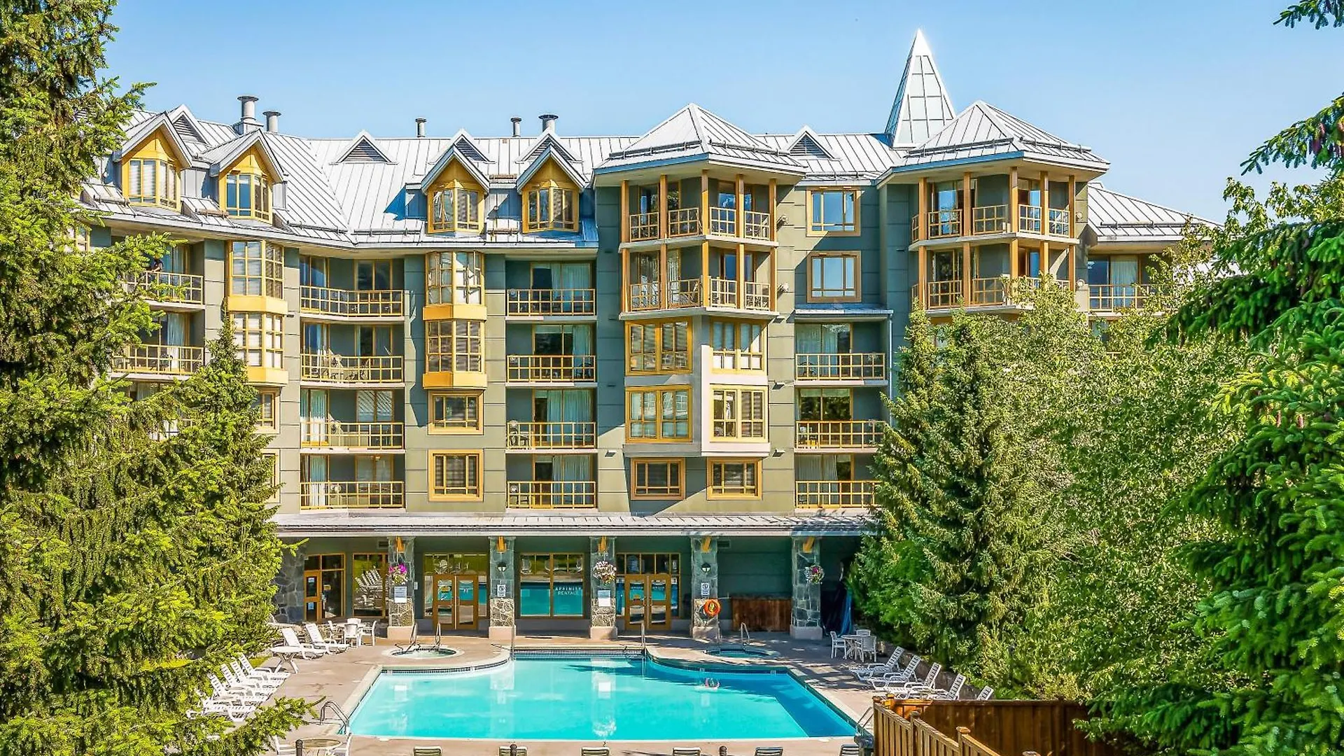 Cascade Lodge Whistler 0*,