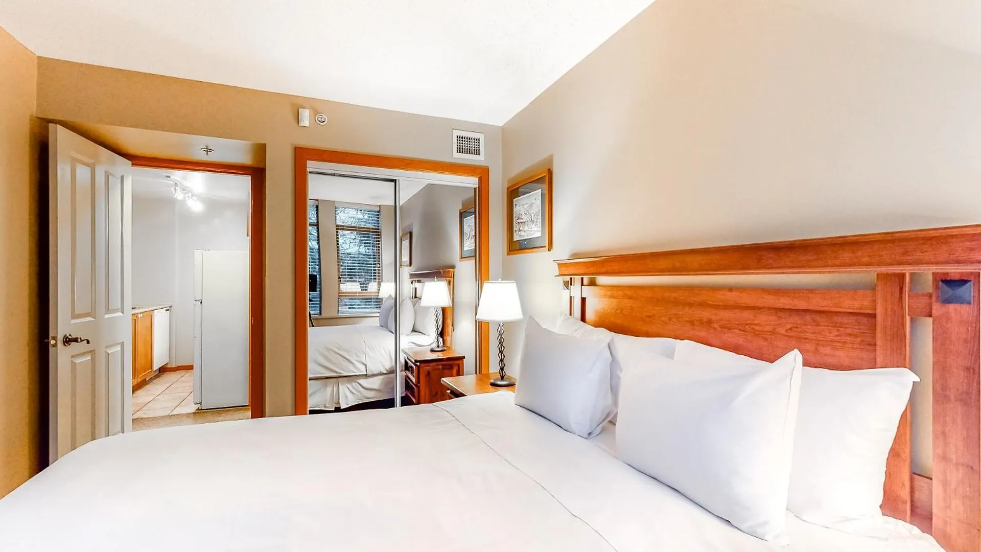 Cascade Lodge Whistler 0*,