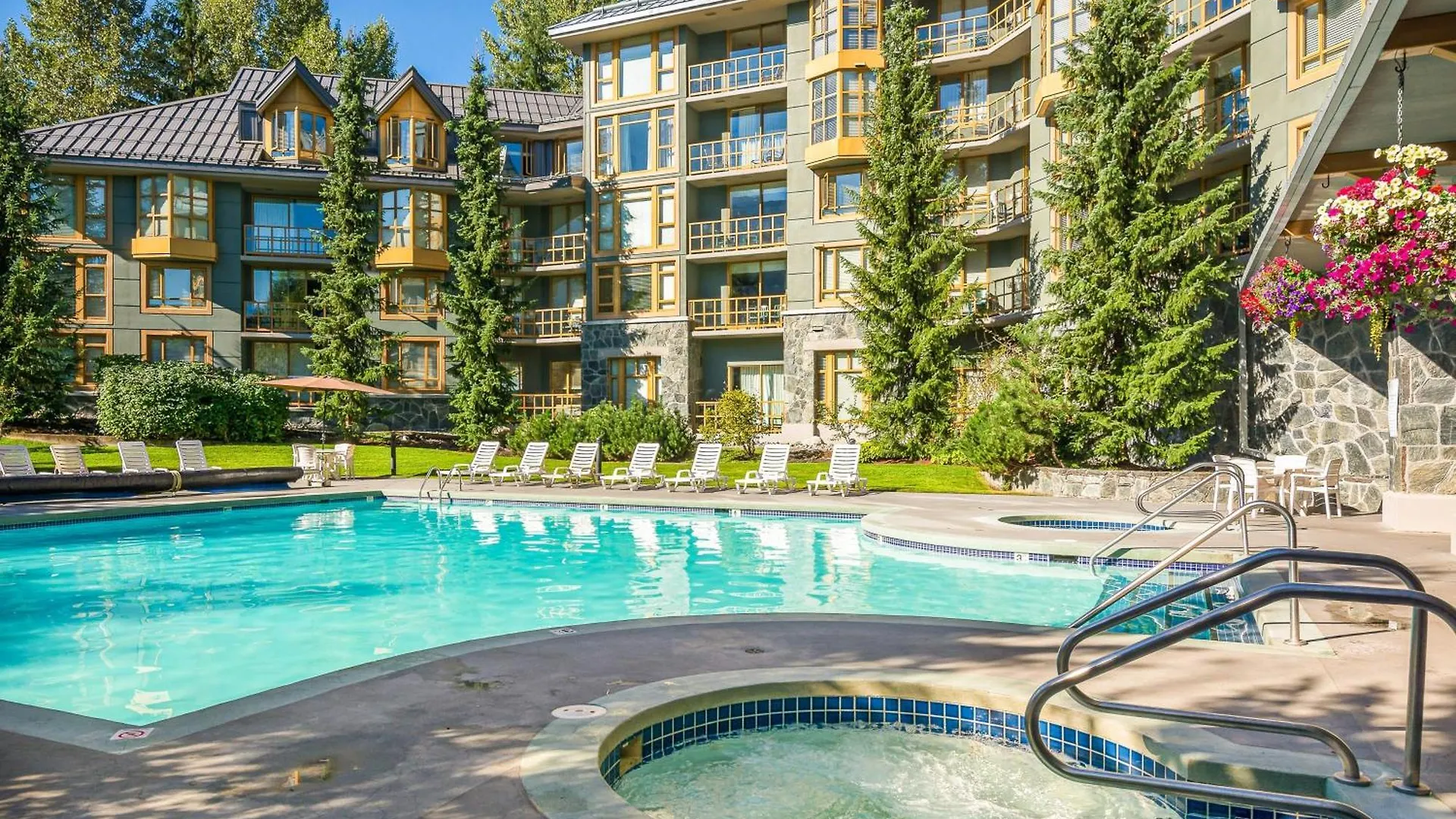 Cascade Lodge Whistler 0*,