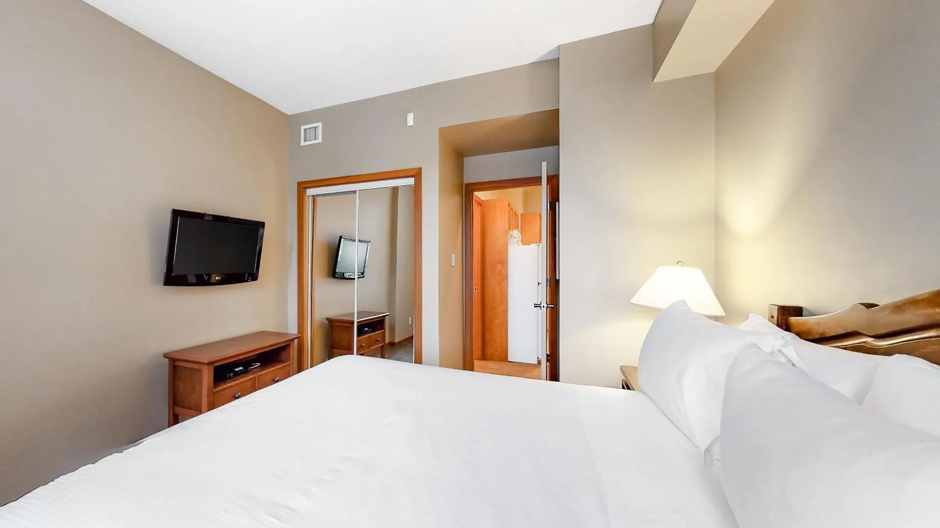 Cascade Lodge Whistler 0*,  Canada